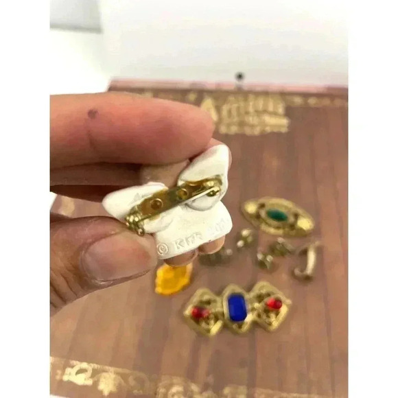 VTG Lot of 9 Brooch Pin Assorted Initial Silver Gold Tone - Picture 7 of 10